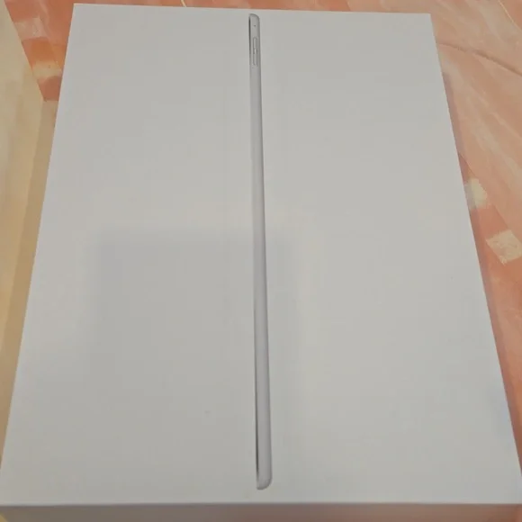 NWOT IPAD PRO 32GB MODEL A1584 With Box And Cover - Picture 4 of 6